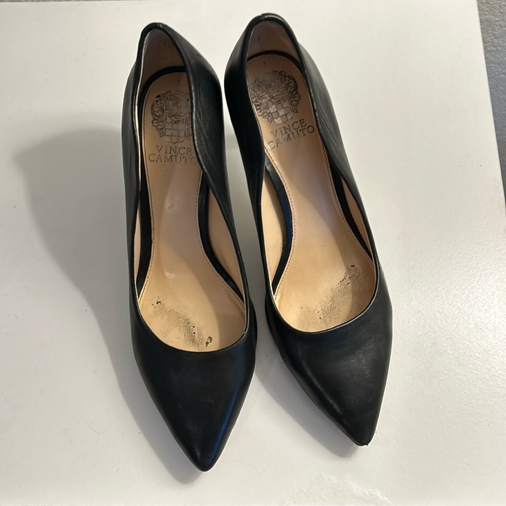 Black leather Vince Camuto heels